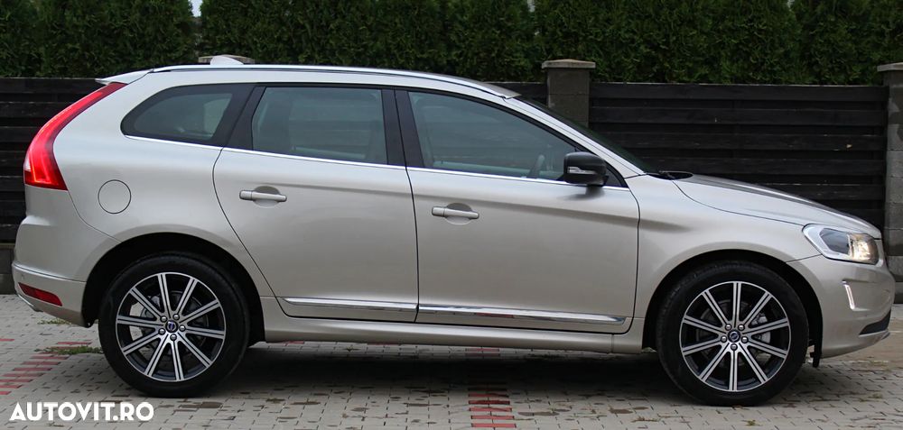 Volvo XC 60 D5 AWD Geartronic Summum - 11