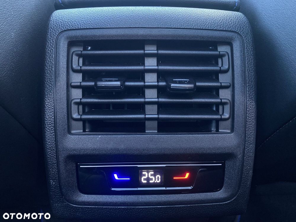 Volkswagen Golf Variant 2.0 TSI 4Motion R DSG - 31