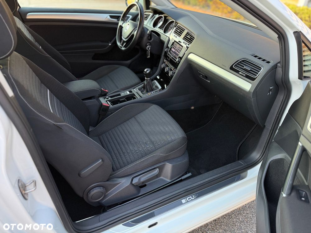 Volkswagen Golf 1.4 TSI BlueMotion Technology Cup - 27