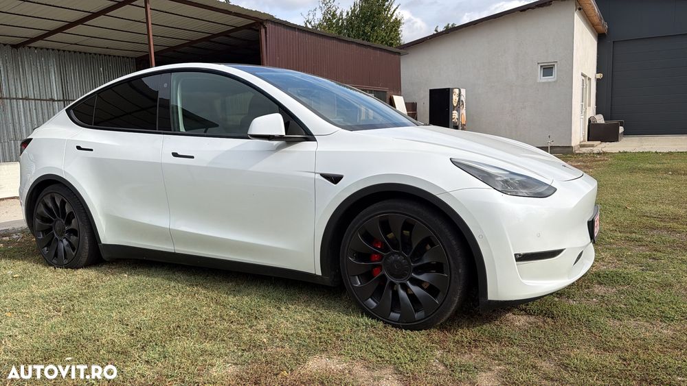Tesla Model Y Performance Dual Motor AWD - 2