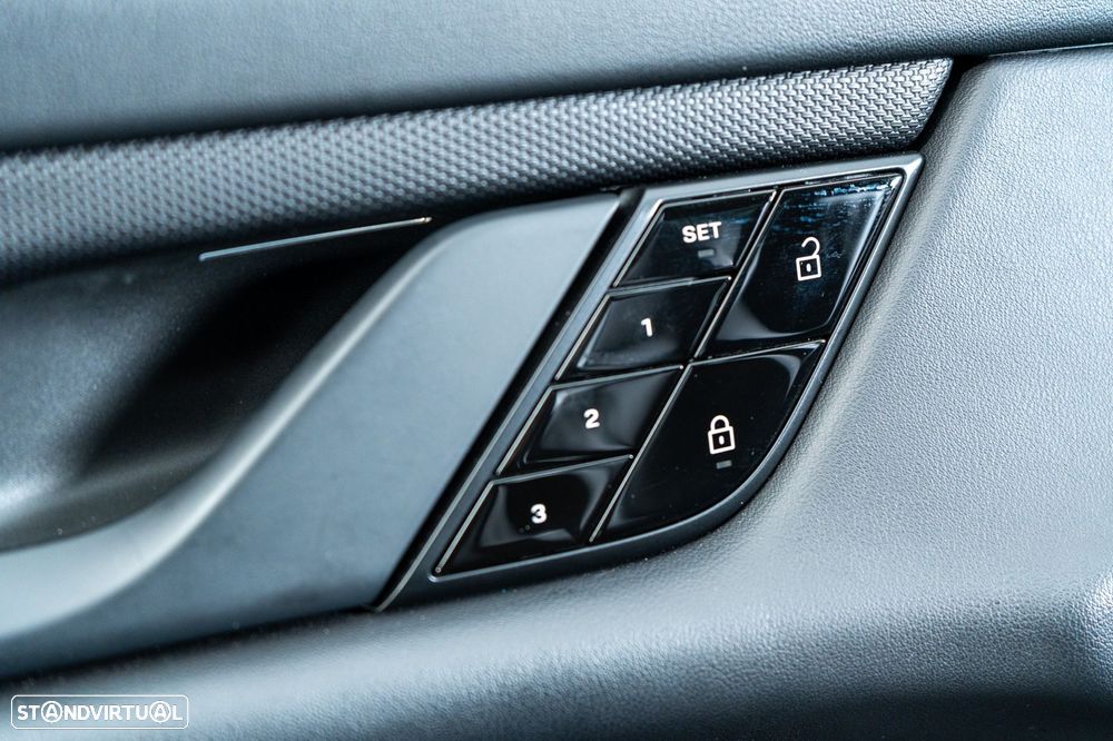 Porsche Taycan 4S - 39