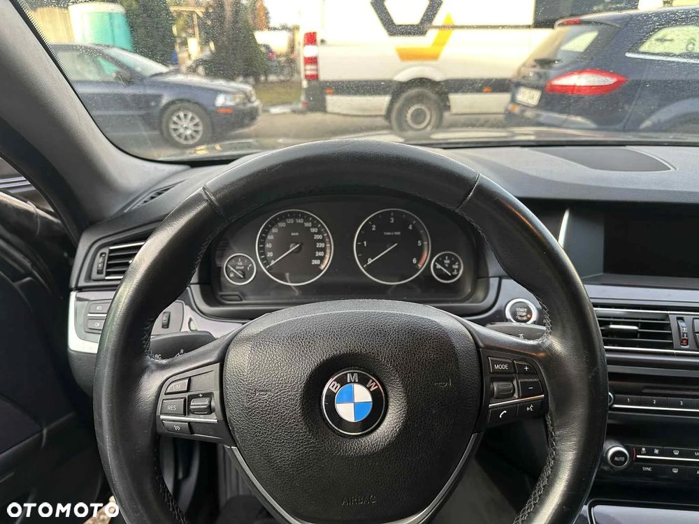 BMW Seria 5 520d xDrive - 7