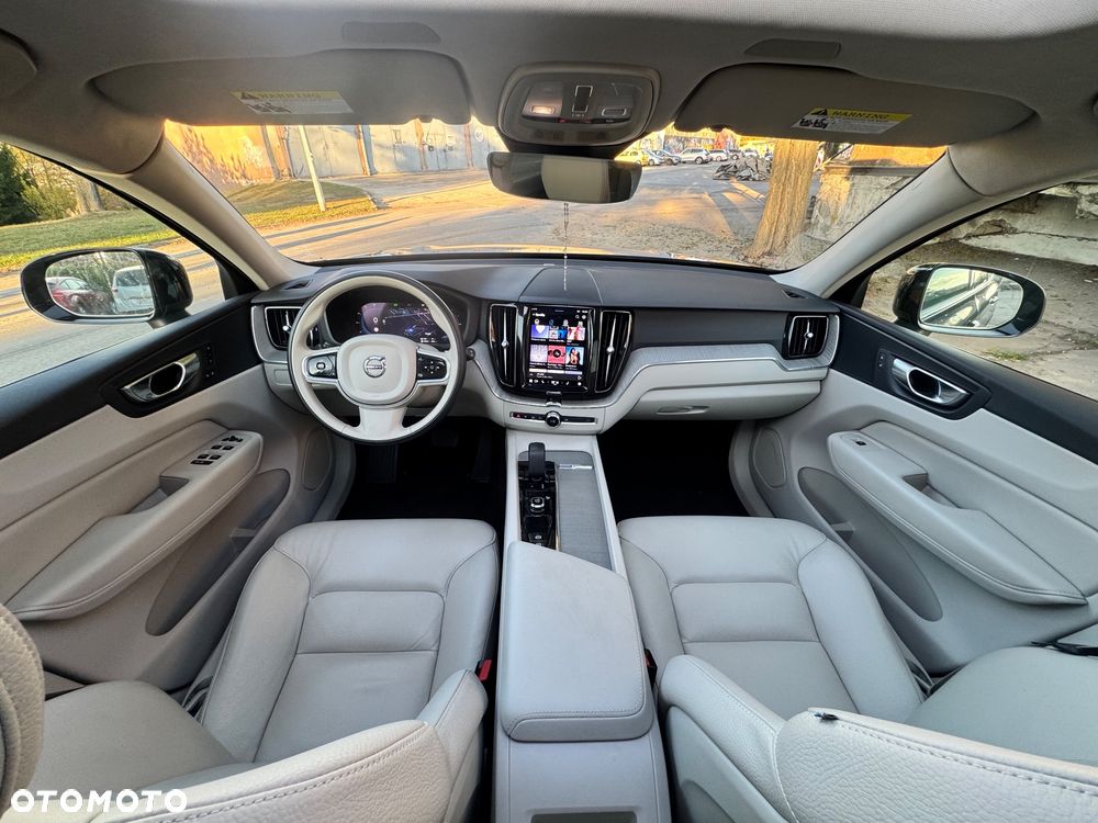 Volvo XC 60 T8 Plug-In Hybrid AWD Plus Dark - 8