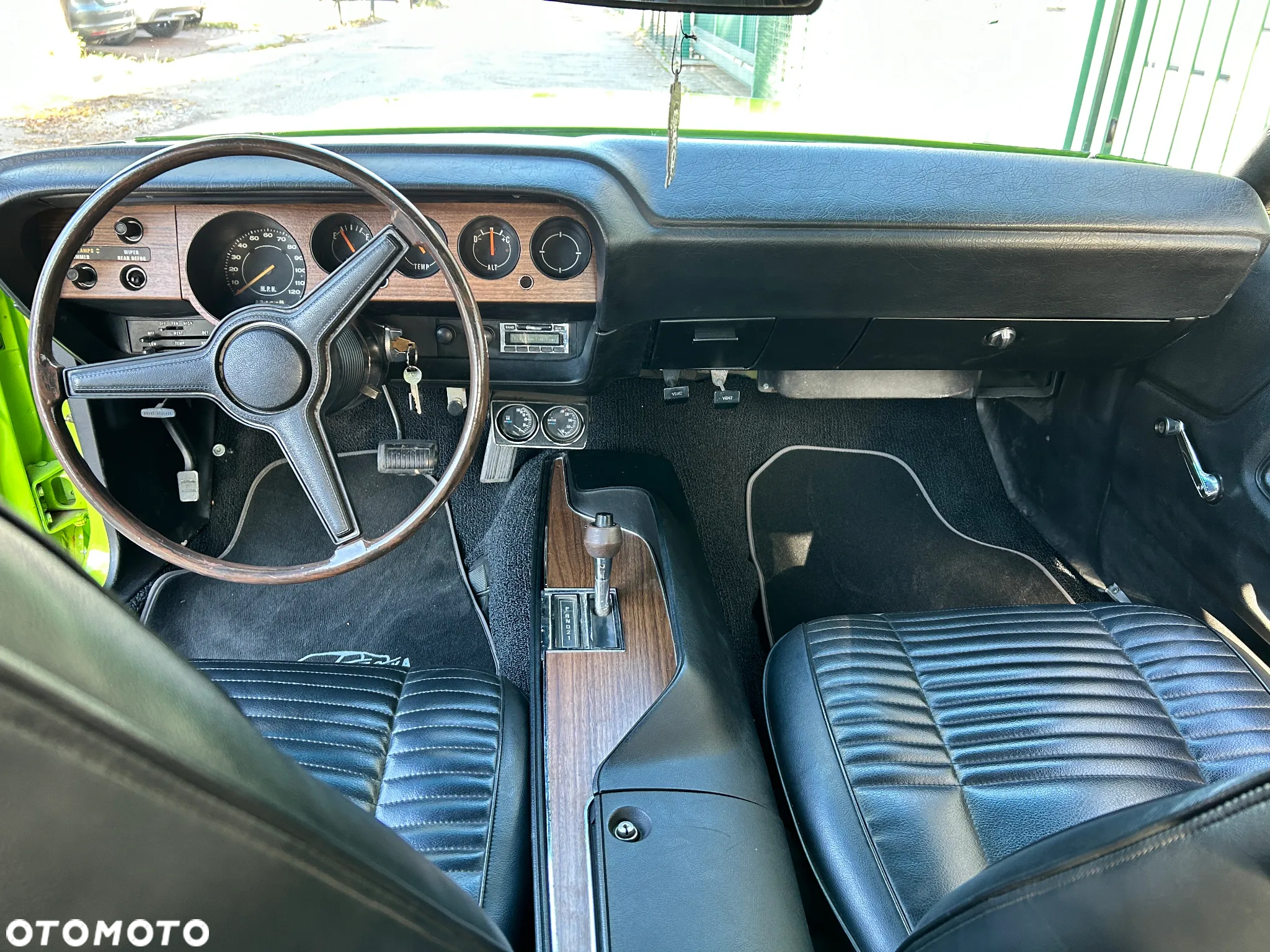 Dodge Challenger - 31