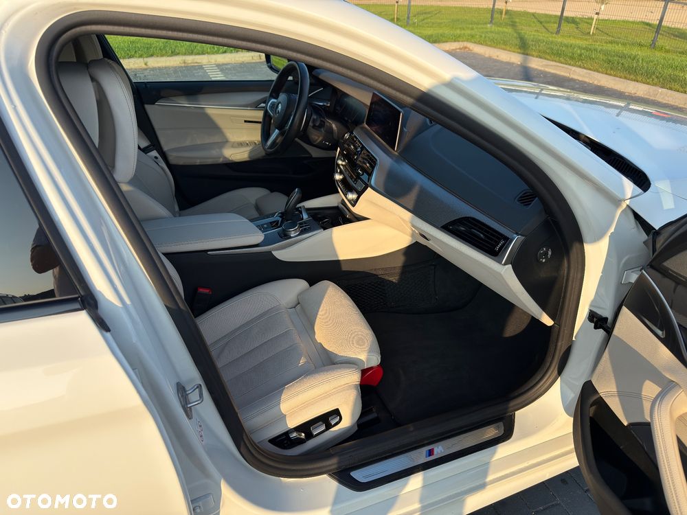 BMW Seria 5 530i xDrive M Sport sport - 22
