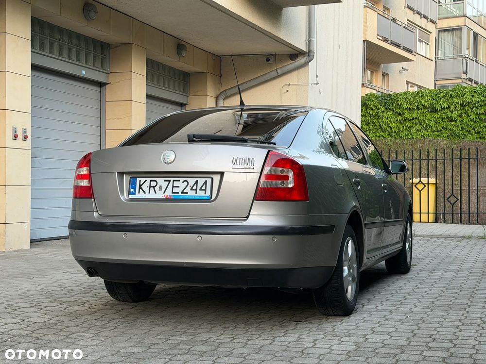 Skoda Octavia 1.6 Elegance - 4