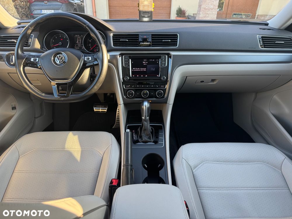 Volkswagen Passat - 12