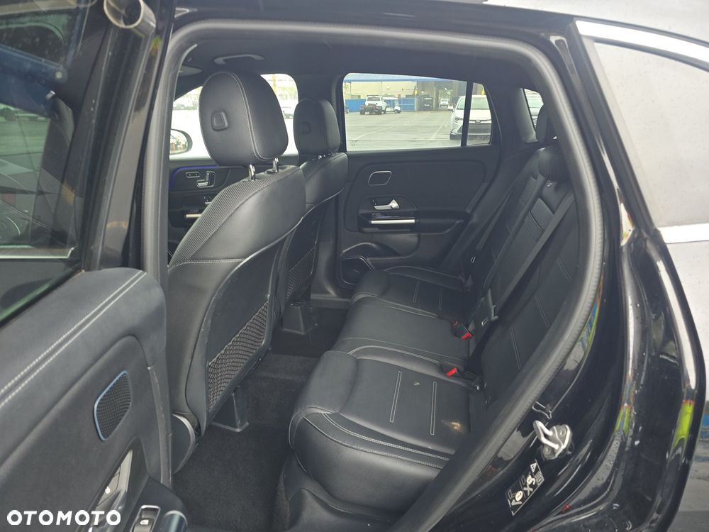 Mercedes-Benz GLA - 18