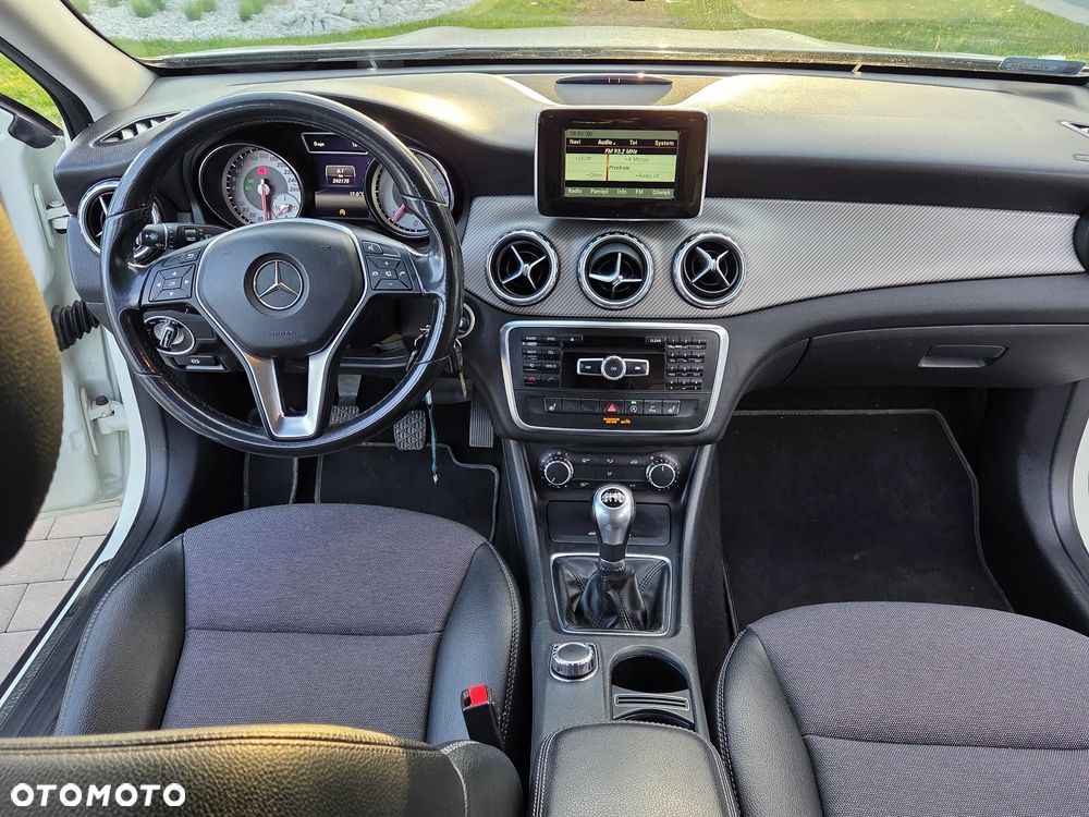 Mercedes-Benz GLA - 14