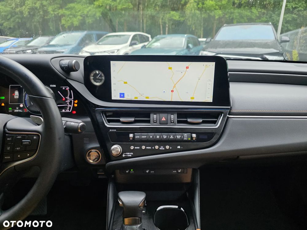 Lexus ES 300h Business Edition - 24