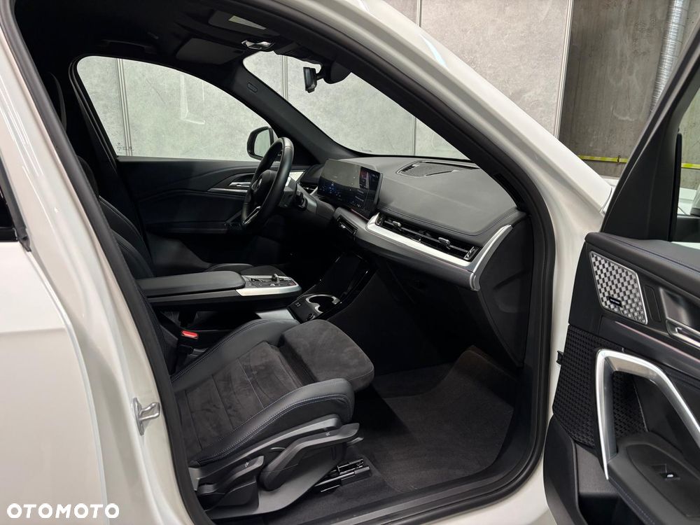 BMW iX1 eDrive20 66.5kWh M Sport - 11