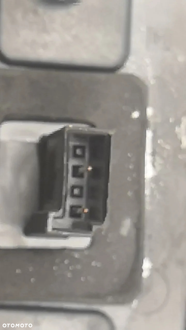 KLAMKA PRZYCISK KLAPY TYŁ TYLNEJ EMBLEMAT G6F 95368785 OPEL KARL 5D 14-19 - 3