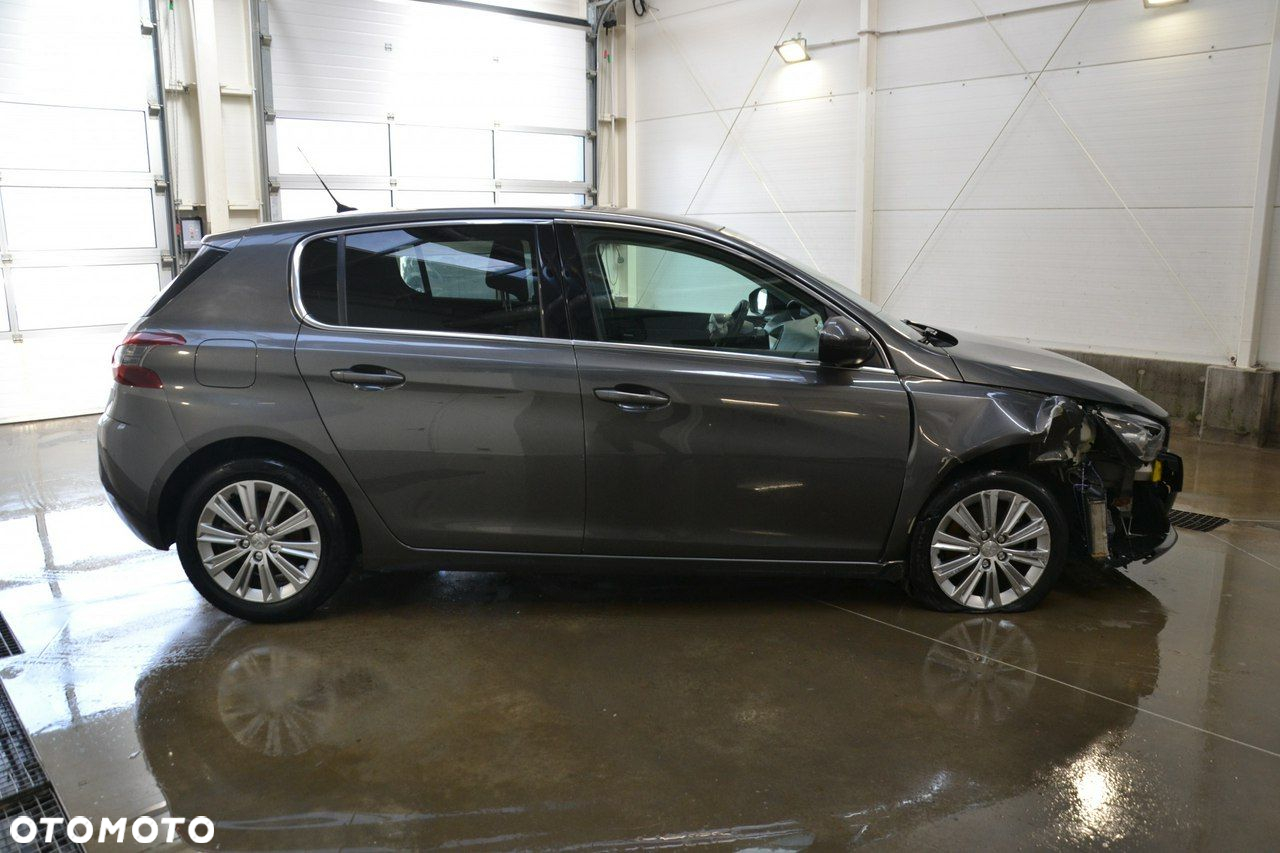Peugeot 308 - 8