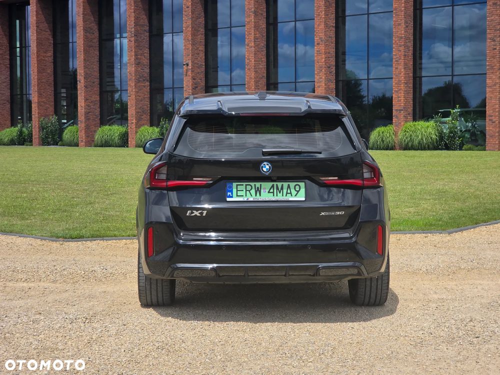 BMW iX1 xDrive30 66.5kWh M Sport - 9
