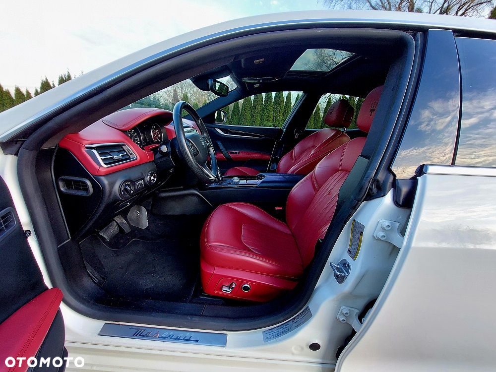 Maserati Ghibli GranSport - 16