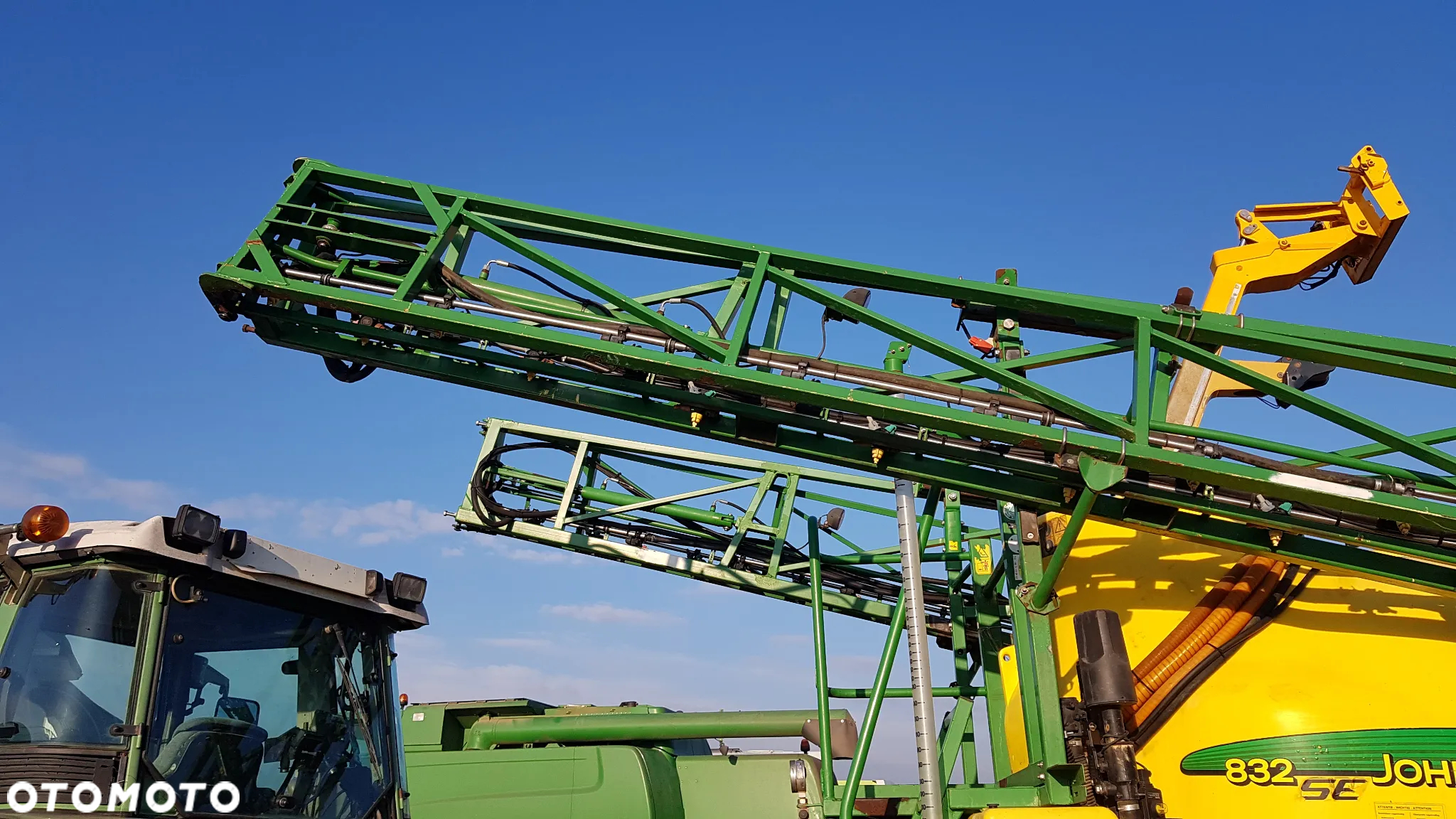 John Deere 832 - 21