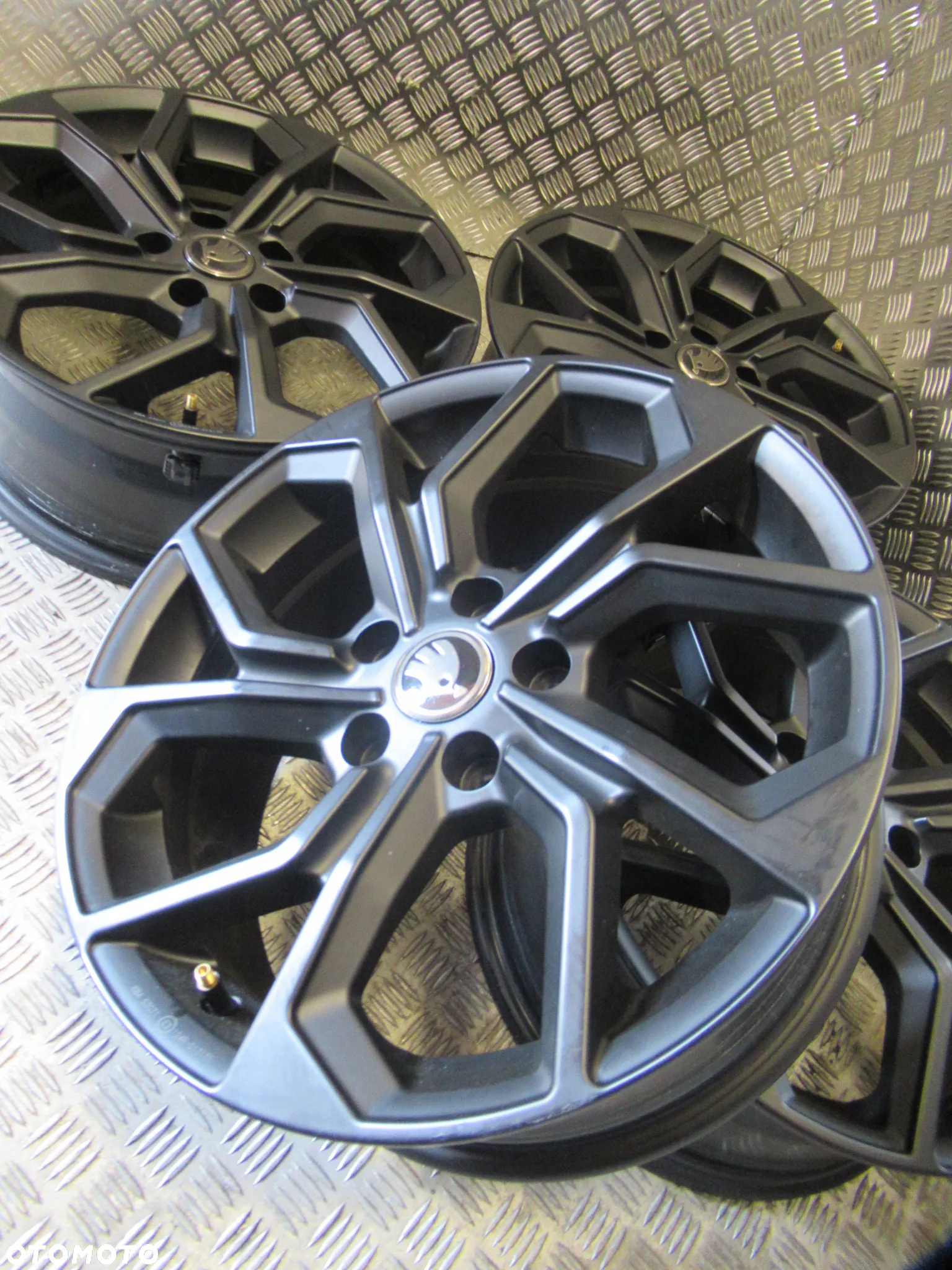 NOWE felgi MG Skoda Octavia Superb Karoq Yeti Vw Golf Passat T-Rock Touran Tiguan Audi A3 A4 7Jx17 et41 5x112 - 7