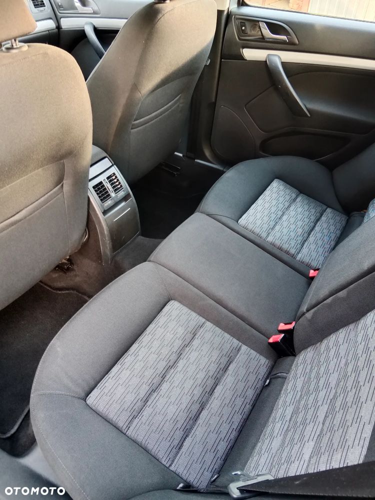 Skoda Octavia 1.6 TDI DPF Ambition - 9