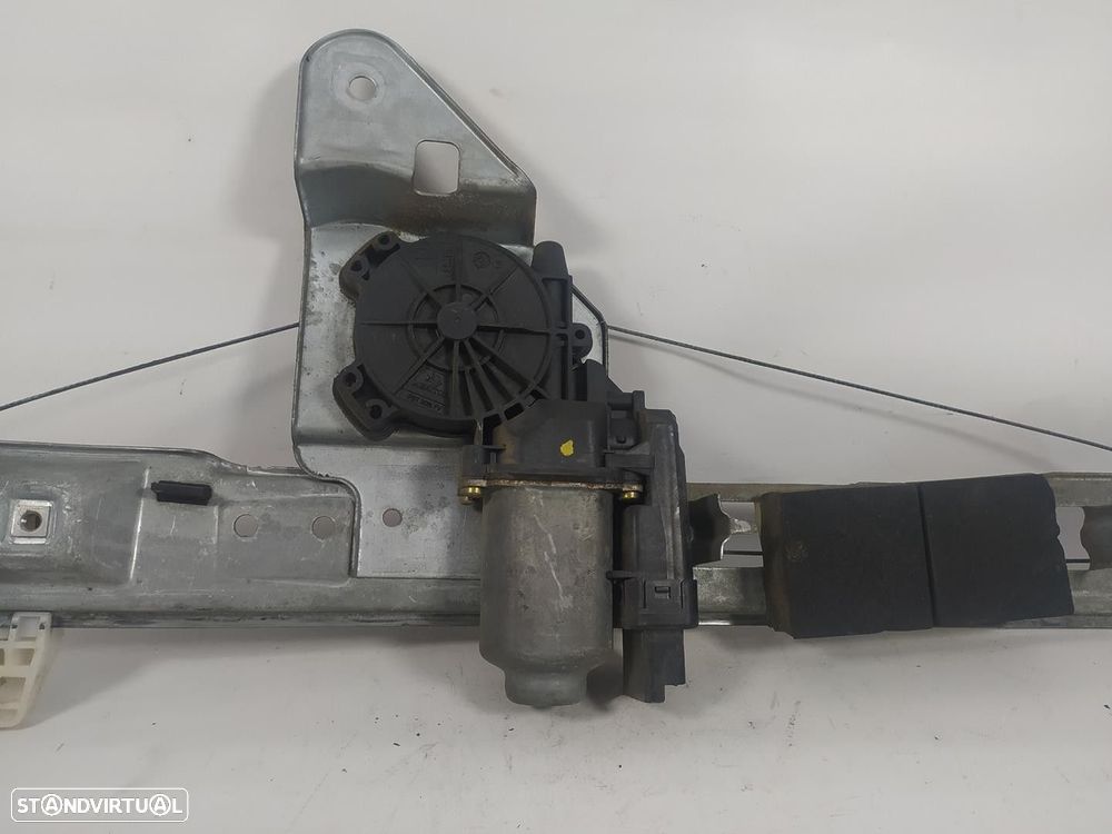 ELEVADOR DE VIDRO TRASEIRO ESQUERDO RENAULT MEGANE II SEDAN 2003 -8200028070D - 2