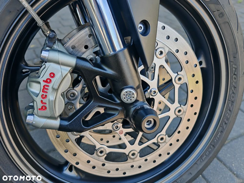 Triumph Street Triple - 22