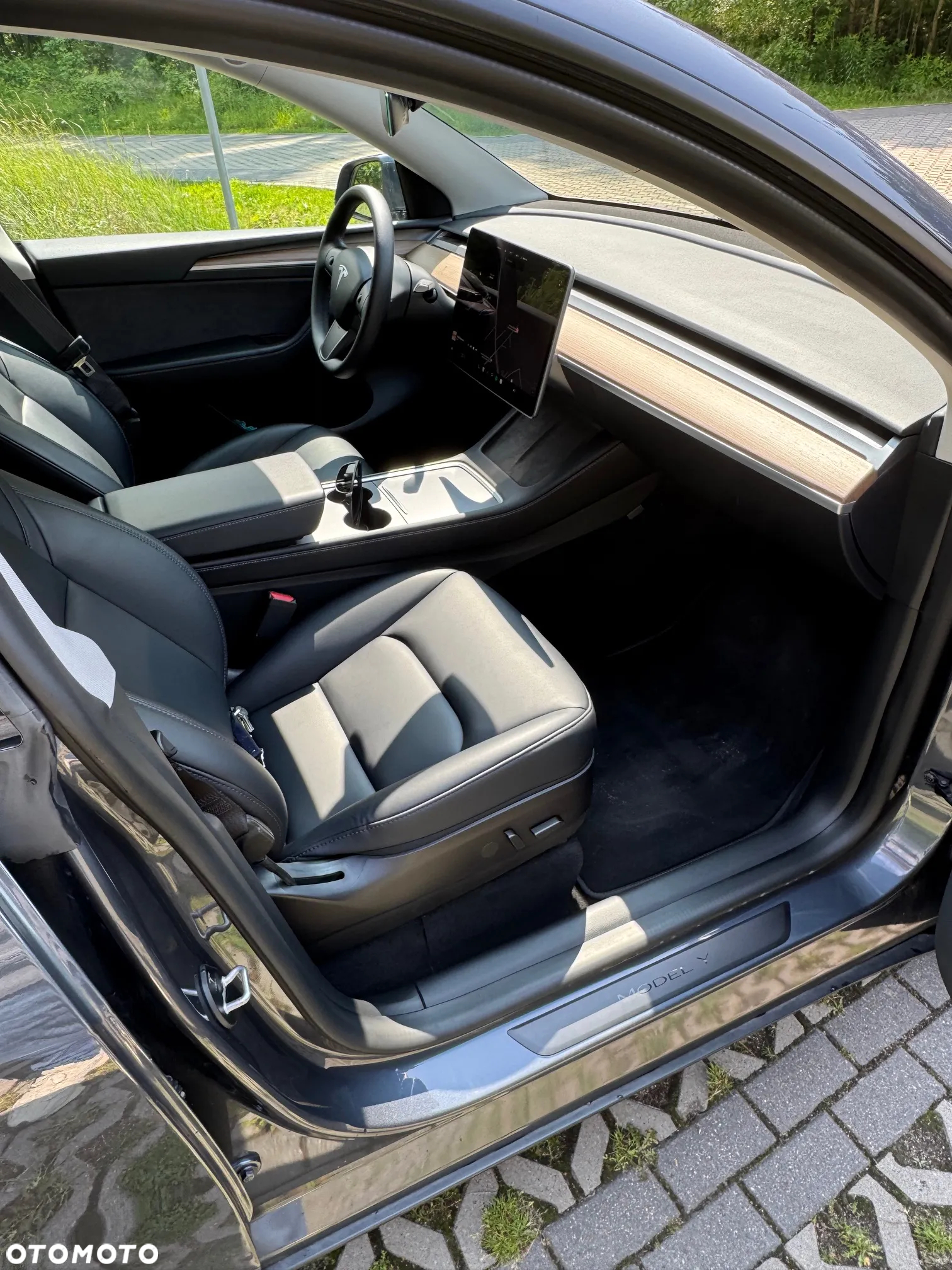Tesla Y Model Long Range Dual Motor AWD - 24