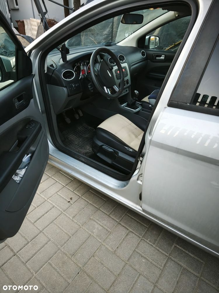 Ford Focus 1.8 TDCi Ambiente - 5