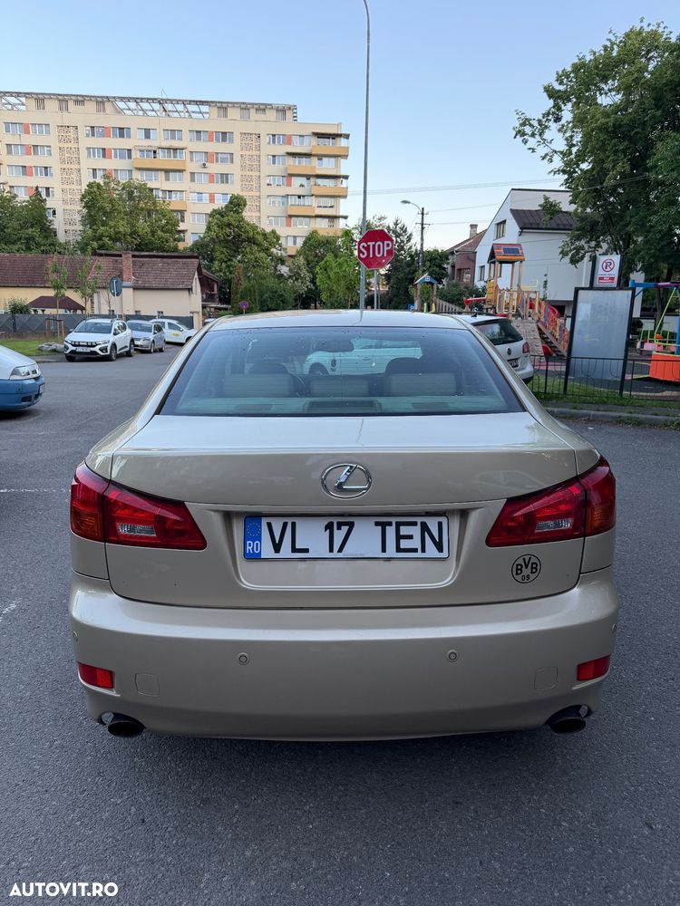 Lexus Seria IS 250 2.5 V6 Aut Luxury - 2