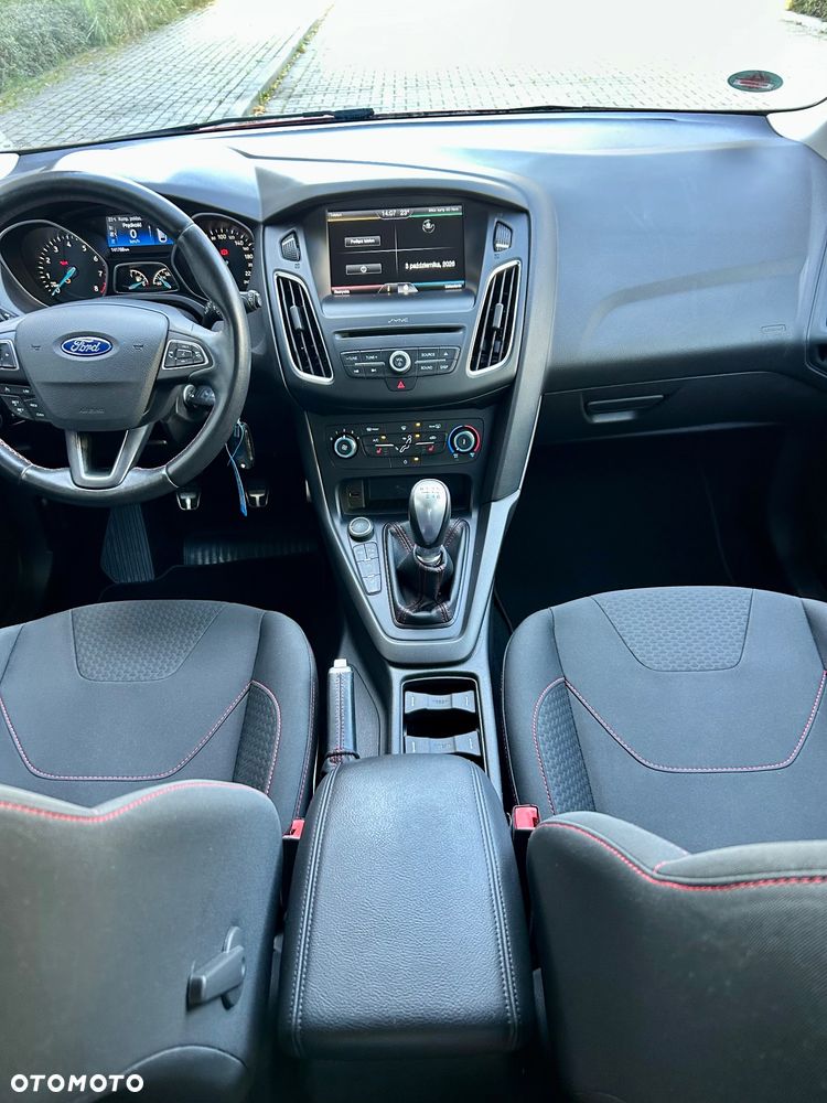 Ford Focus - 32
