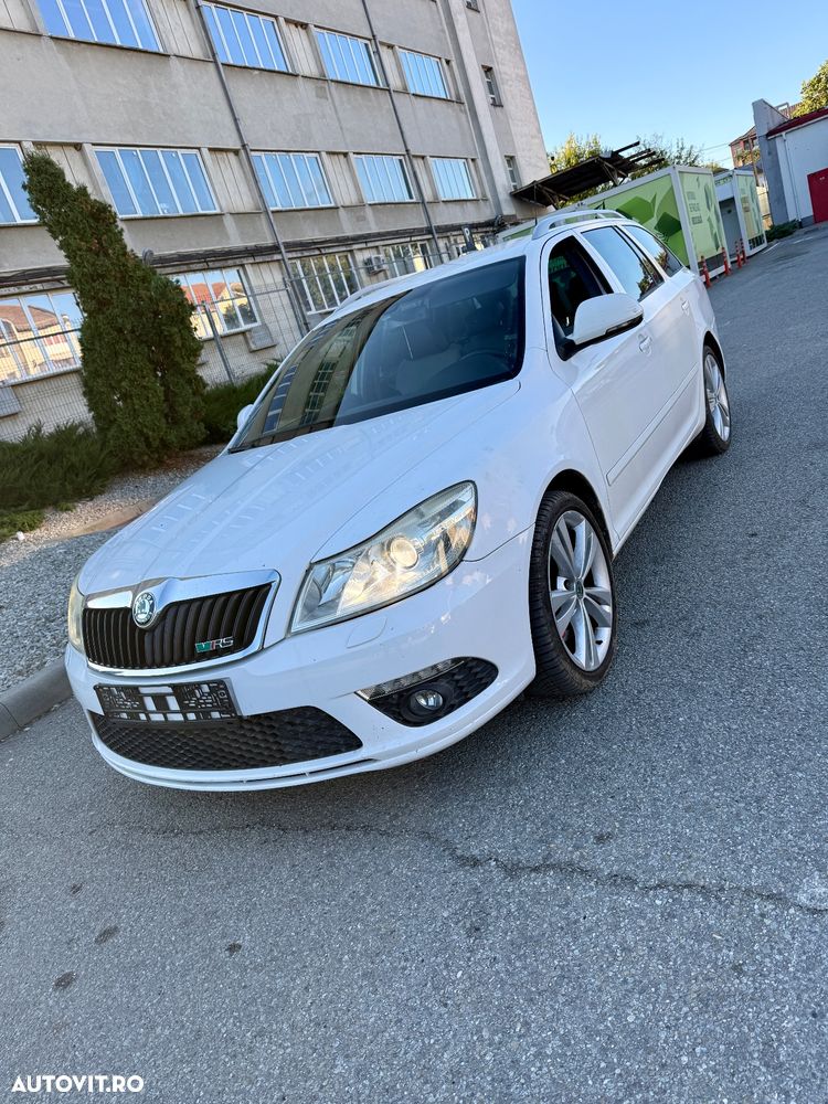 Skoda Octavia Combi 2.0 TDI CR DPF DSG RS - 1