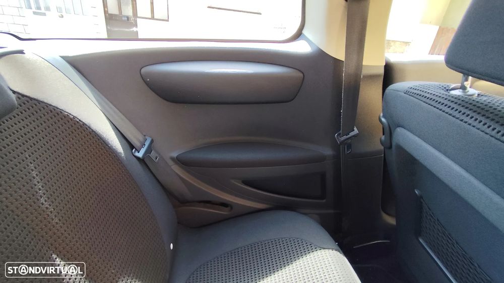 Citroën C4 1.6 HDi 110 VTR - 7