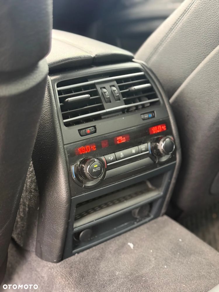 BMW Seria 7 750d xDrive - 27
