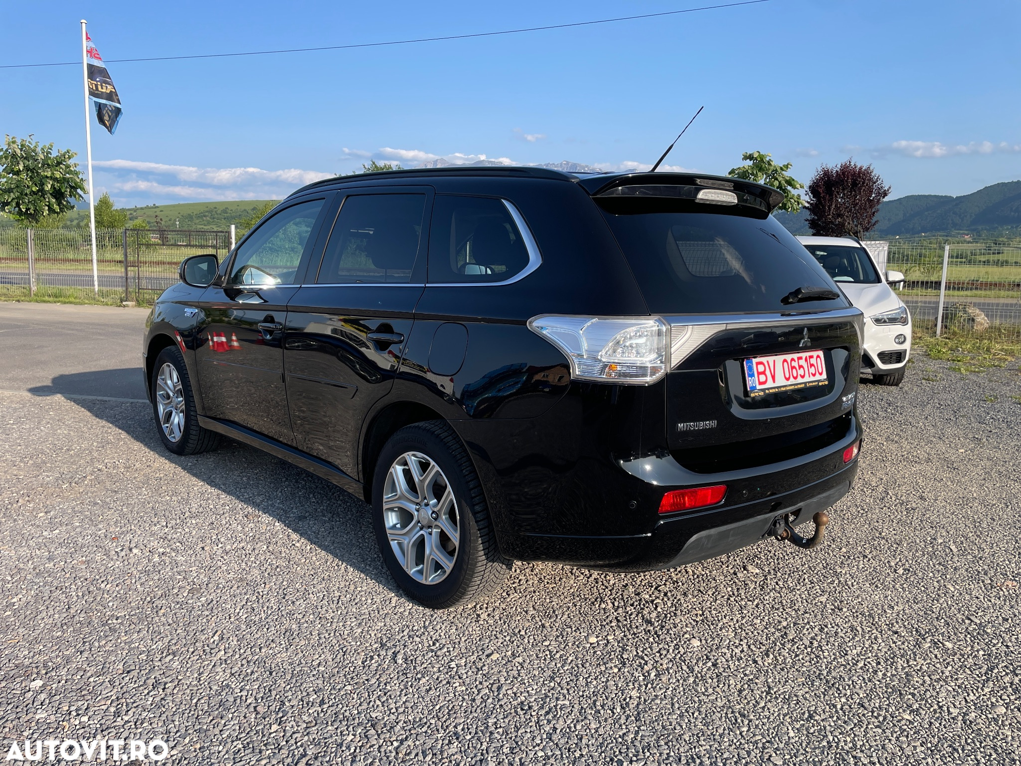 Mitsubishi Outlander 2.0 4WD Plug-In Hybrid - 3