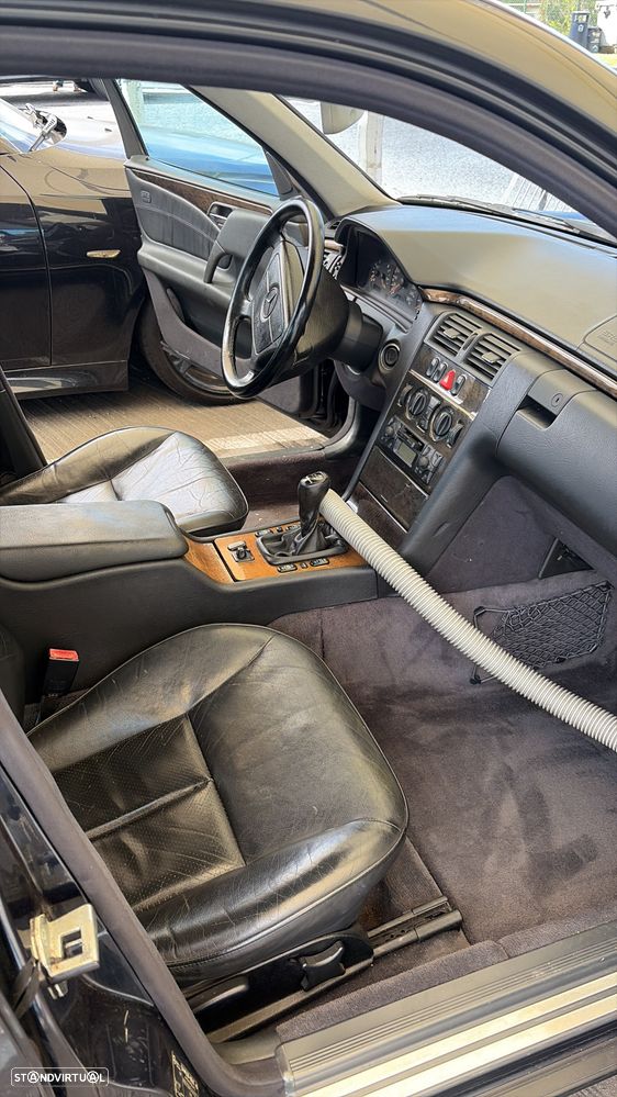 Mercedes-Benz E 200 - 10