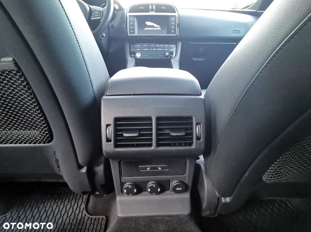 Jaguar F-Pace 35t AWD Prestige - 27