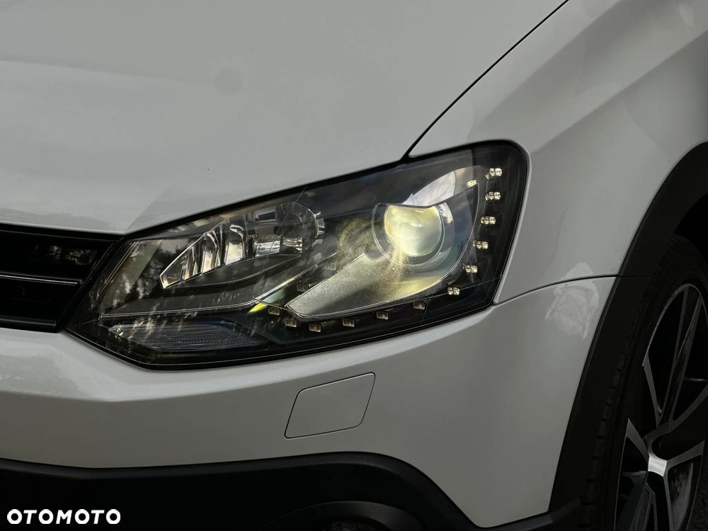 Volkswagen Polo 1.6 TDI Cross Urban White - 12