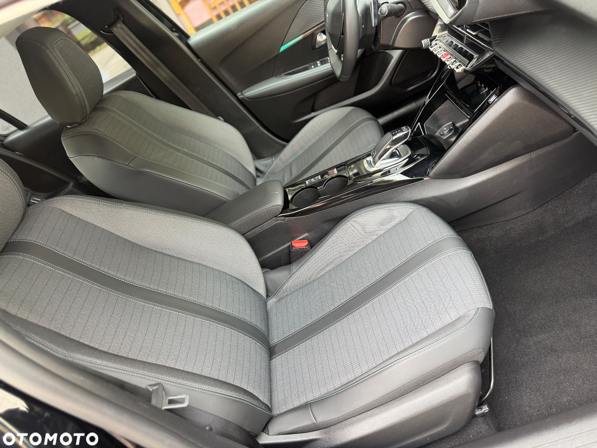 Peugeot 208 PureTech 100 EAT8 Allure Pack - 27