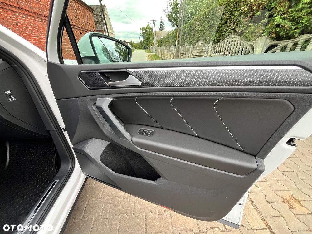 Volkswagen Tiguan 2.0 TDI SCR 4MotION DSG R-Line - 22