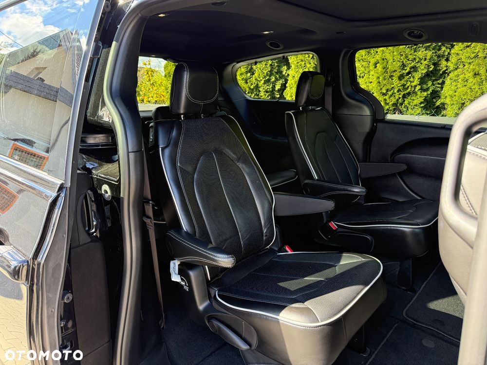 Chrysler Pacifica - 22