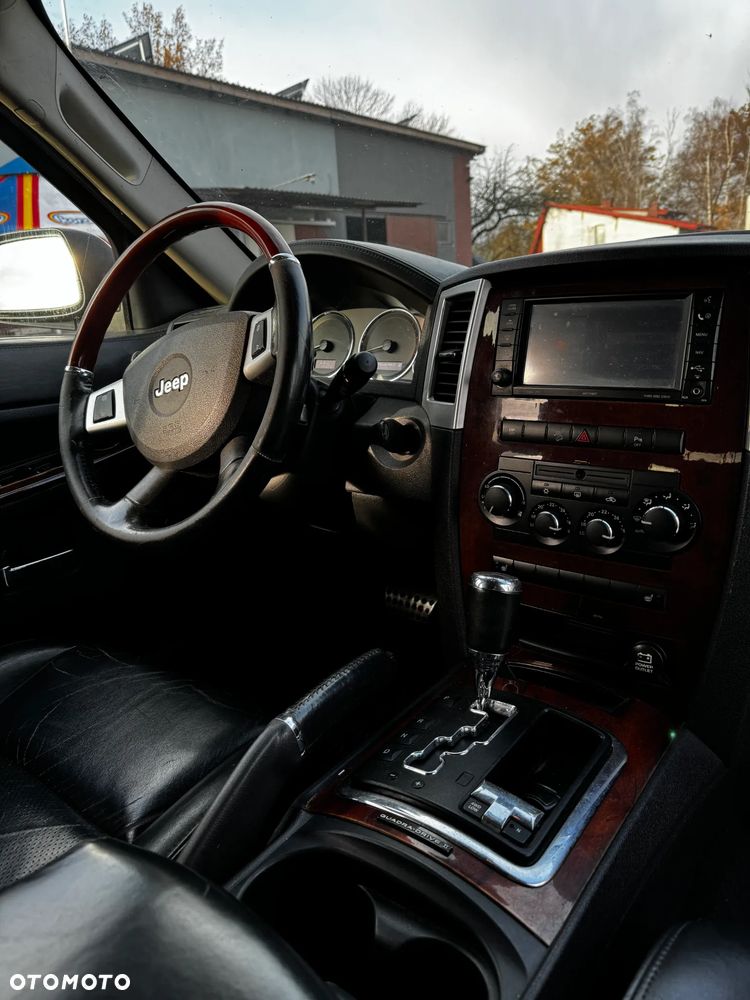 Jeep Grand Cherokee - 22