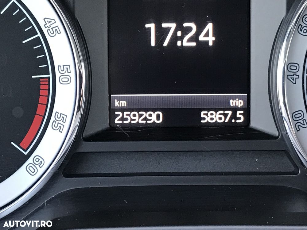 Skoda Octavia 1.6 TDI DSG Ambition - 8