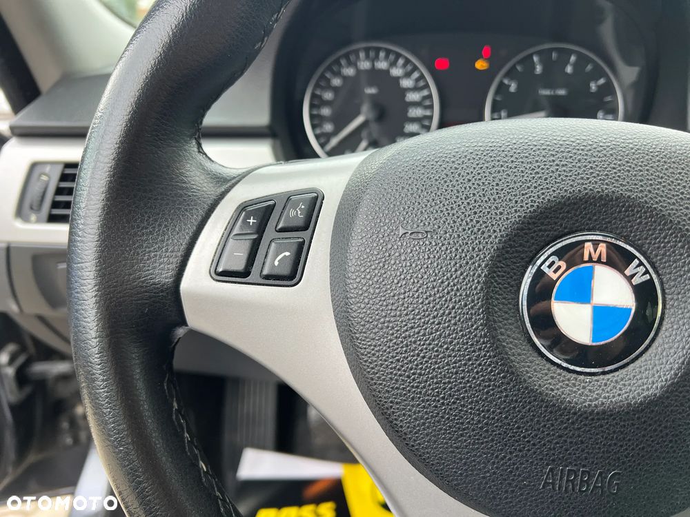BMW Seria 3 320i - 15