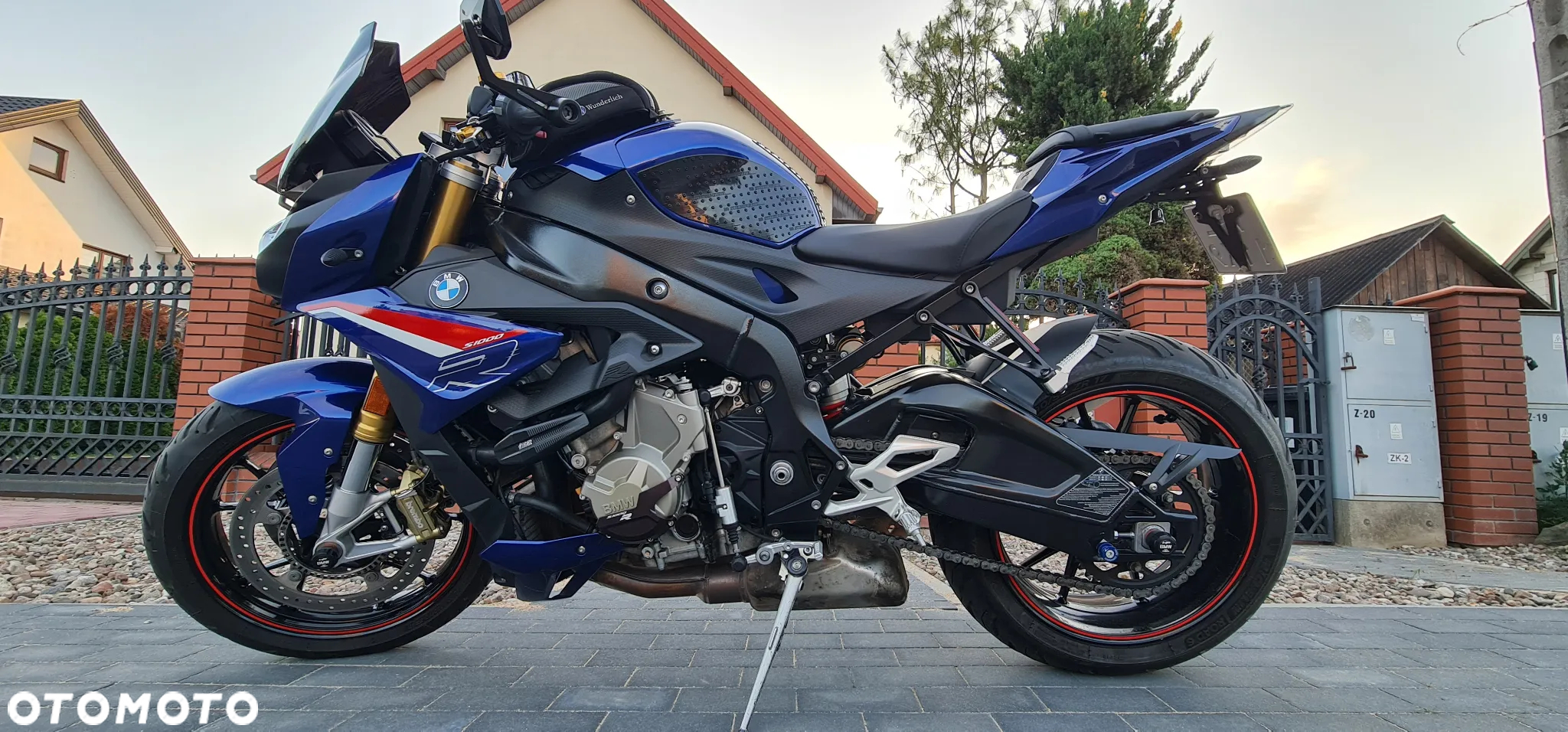 BMW S - 20
