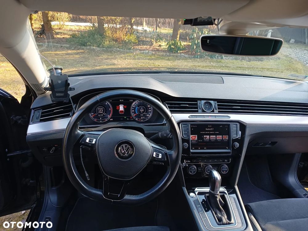 Volkswagen Passat - 12