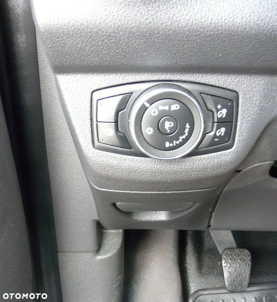 Ford Transit Courier - 14
