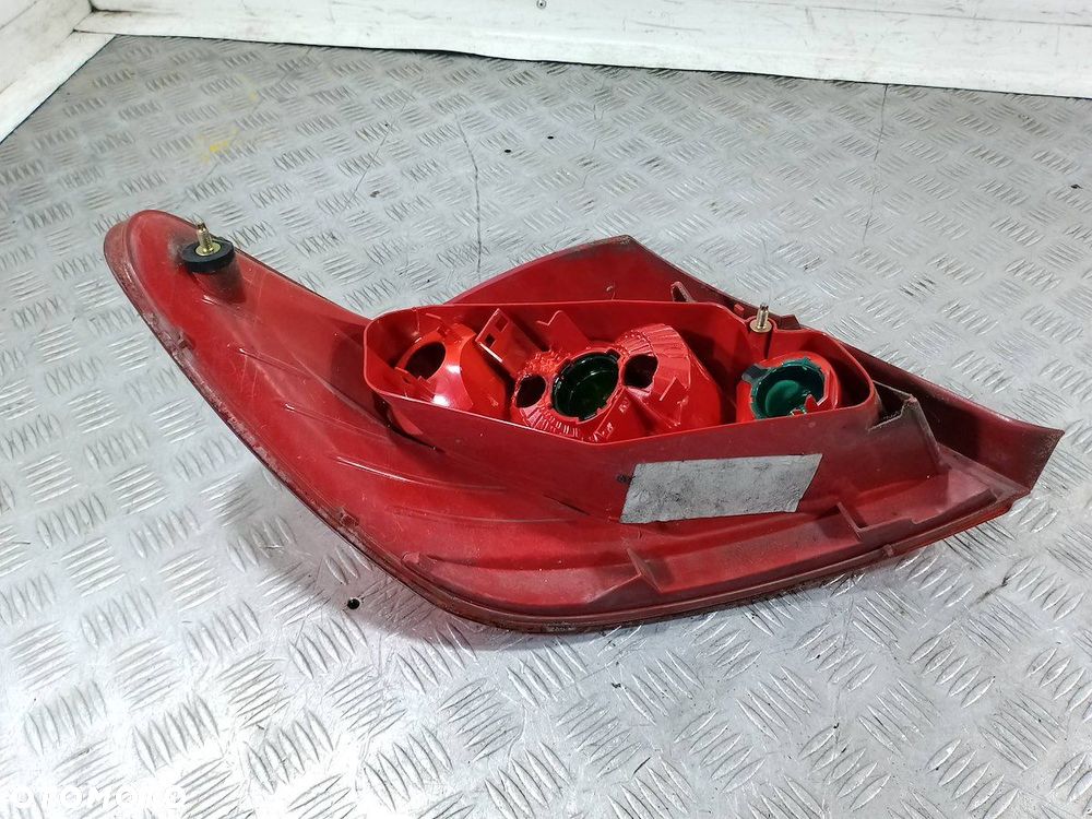 LAMPA TYLNA PRAWA PEUGEOT 307 HATCHBACK - 4