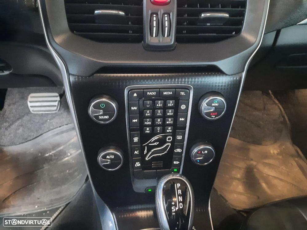 Volvo V40 D2 Geartronic RDesign - 33
