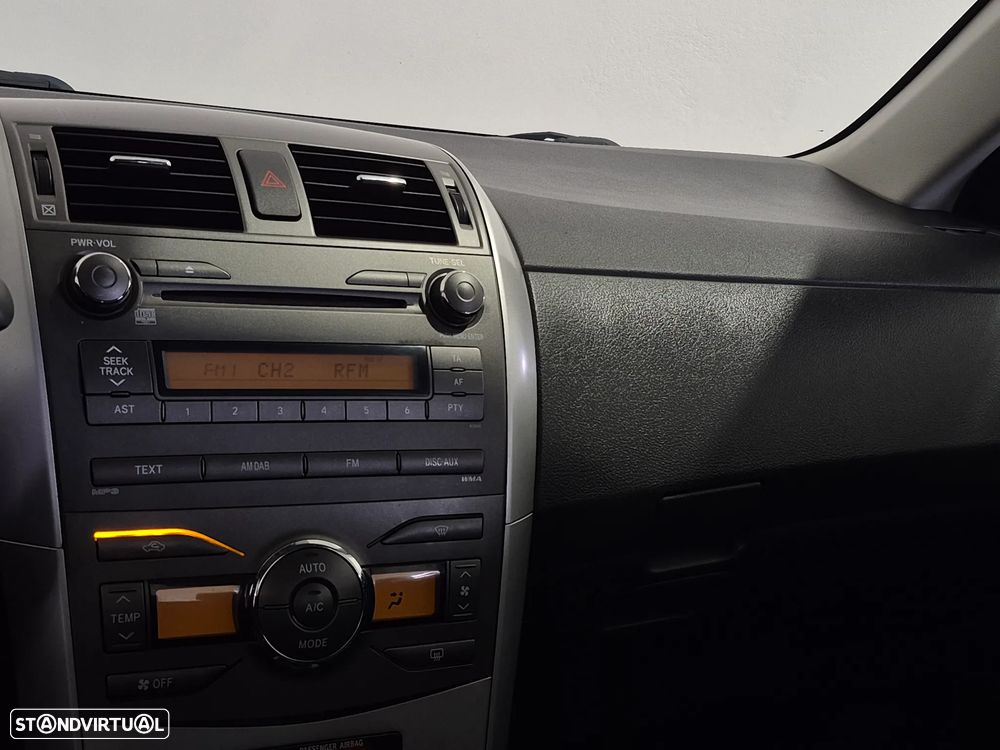 Toyota Corolla 1.4 D-4D Exclusive - 14