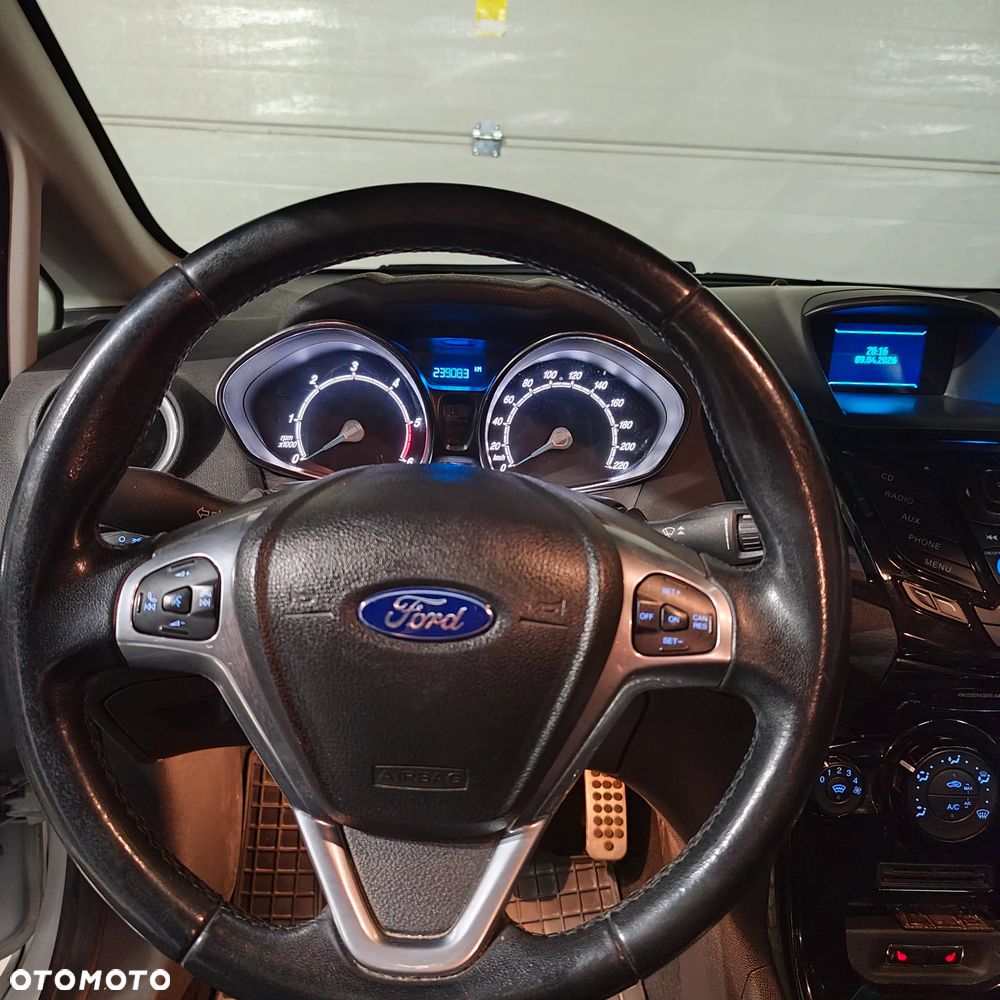 Ford Fiesta 1.6 TDCi SYNC Edition - 13