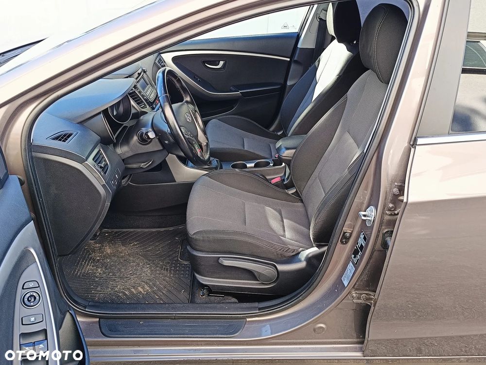 Hyundai i30 blue Kombi 1.6 GDi Style - 14