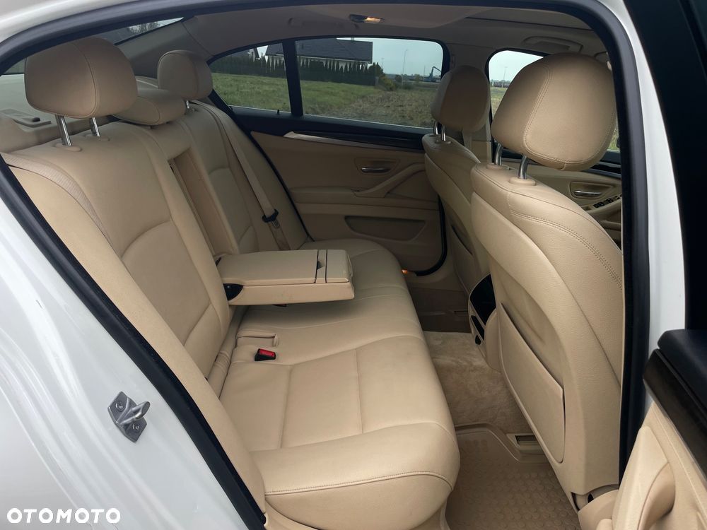 BMW Seria 5 528i xDrive Luxury Line - 15